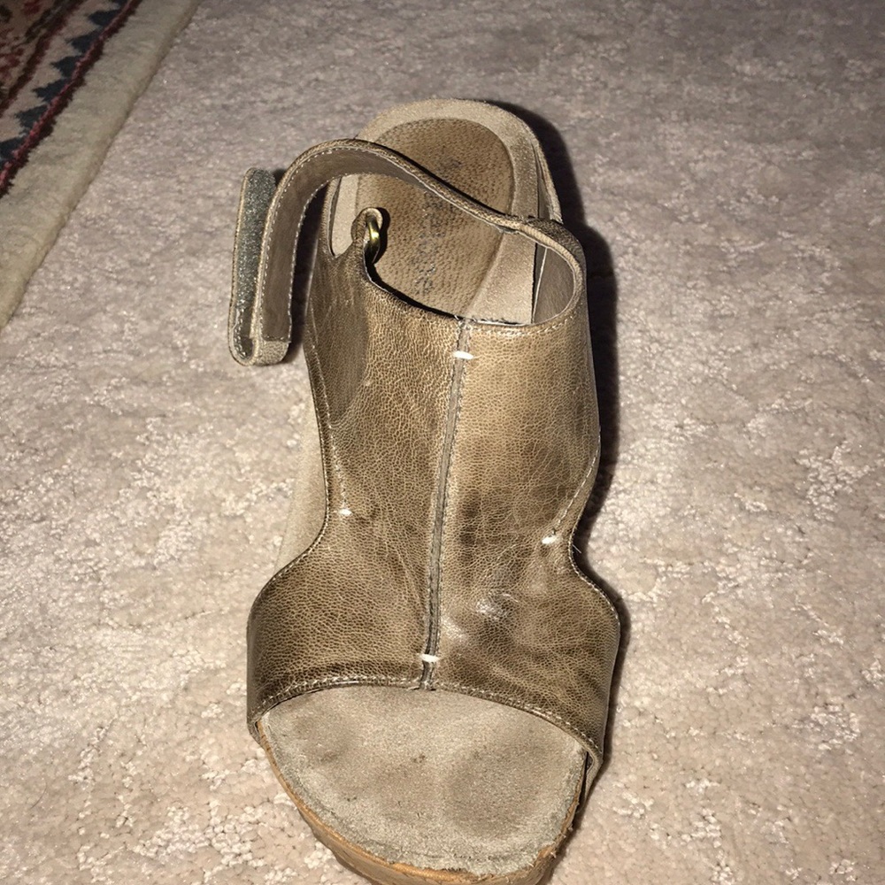 Antelope Met zip sandals